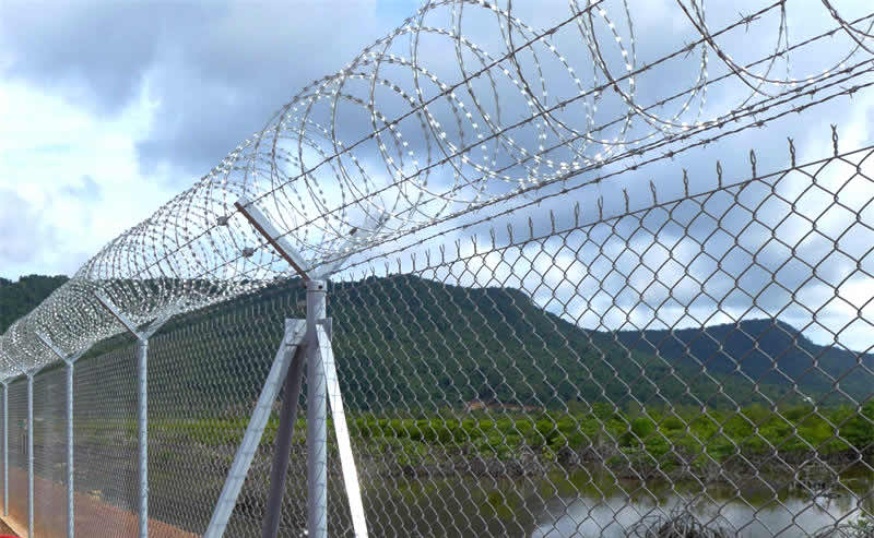 Planificación, diseño e instalación de concertinas metálicas de seguridad para cerramientos metálicos en Bogotá, Colombia