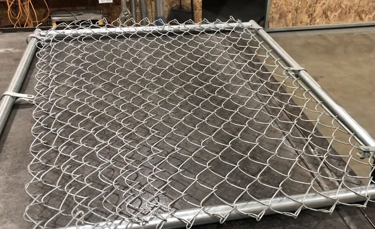Durabilidad y costo promedio para la instalación de malla metálica eslabonada en Bogotá, Colombia