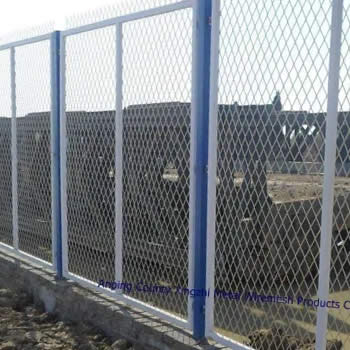 Diseño, fabricación, instalación y mantenimiento de mallas metálicas eslabonadas para cerramienros en Bogotá, Colombia